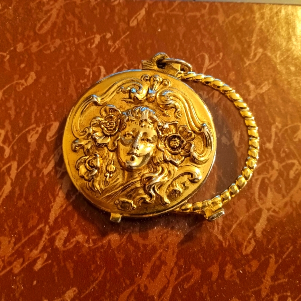 Vintage Art Nouveau Style Magnifying Glass Pendant